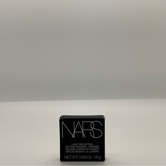 NARS Light Reflecting Setting Powder - Picture 3 of 10